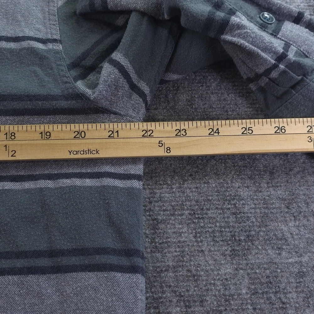True Religion‎ Flannel Shirt Medium Gray Green Striped Button Up Outdoors